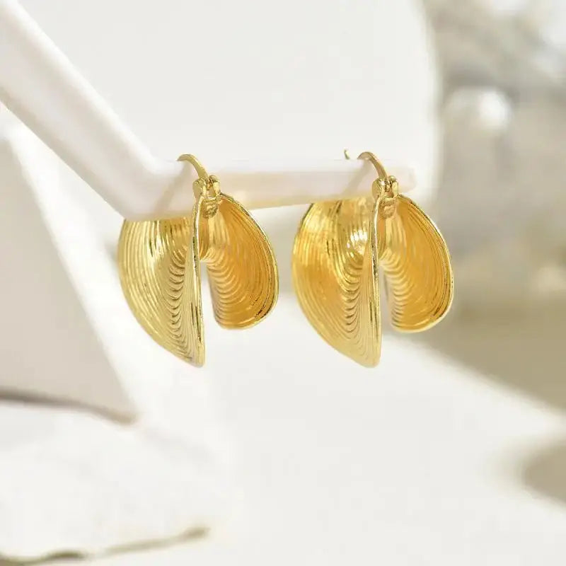 Geometric Fan-Shaped Earrings – Irregular Striped Gold Statement